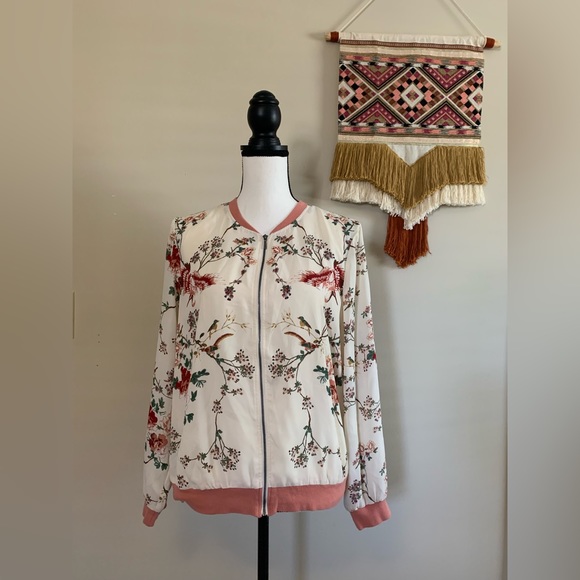 New York & Company Tops - Lightweight silky jacket with flowers and birds by SOHO New York & Co size M EUC